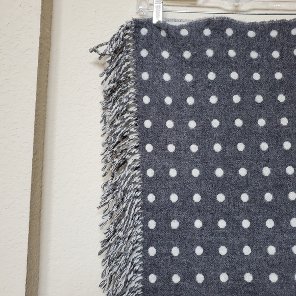 Foxford 100% Lambs Wool Reversible Fringe Throw - Picture 2 of 5